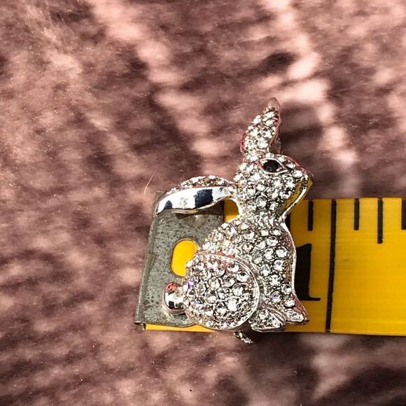 Austrian Crystal Bunny Brooch - Picture 8 of 9